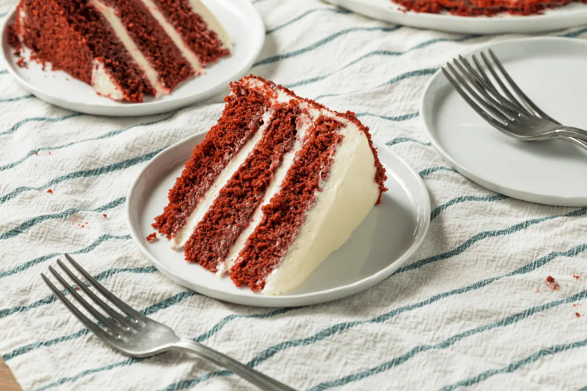 What does red velvet cake mix taste like? 